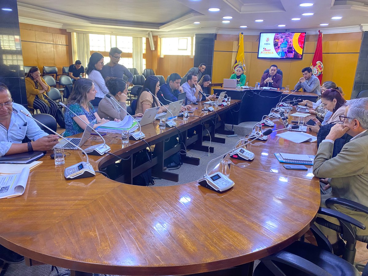 Planificacion_T's tweet photo. ✅Participamos en la Comisión de planificación y finanzas con los concejales de la ciudad, en la que informamos detalladamente sobre la clasificación de obras de beneficio general. 
#CuencaDiseña👍
#AmorPorCuenca❤️💛 https://t.co/zcspJU9DEB