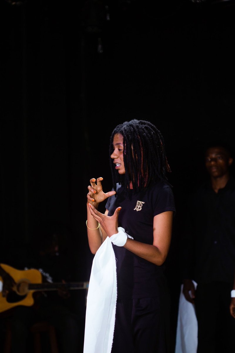 IDiediaz's tweet photo. Je vous invite tous à lire ce livre qui sera bientôt dans vos biblio 😉.

Merci @CoeurTam pour la bonne coordination et @LaBenevolencija pour l'organisation. 2/2

#Burundi #RDC #Rwanda
#Slam #Poesie #slampoetry https://t.co/Chfjwl0hze