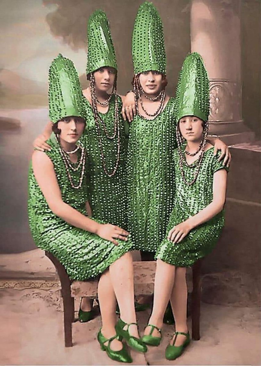 MadameGilflurt's tweet photo. The Pickle Sisters are here to celebrate #NationalPickleDay… I’d buy their album! https://t.co/MDm5an0Wz4