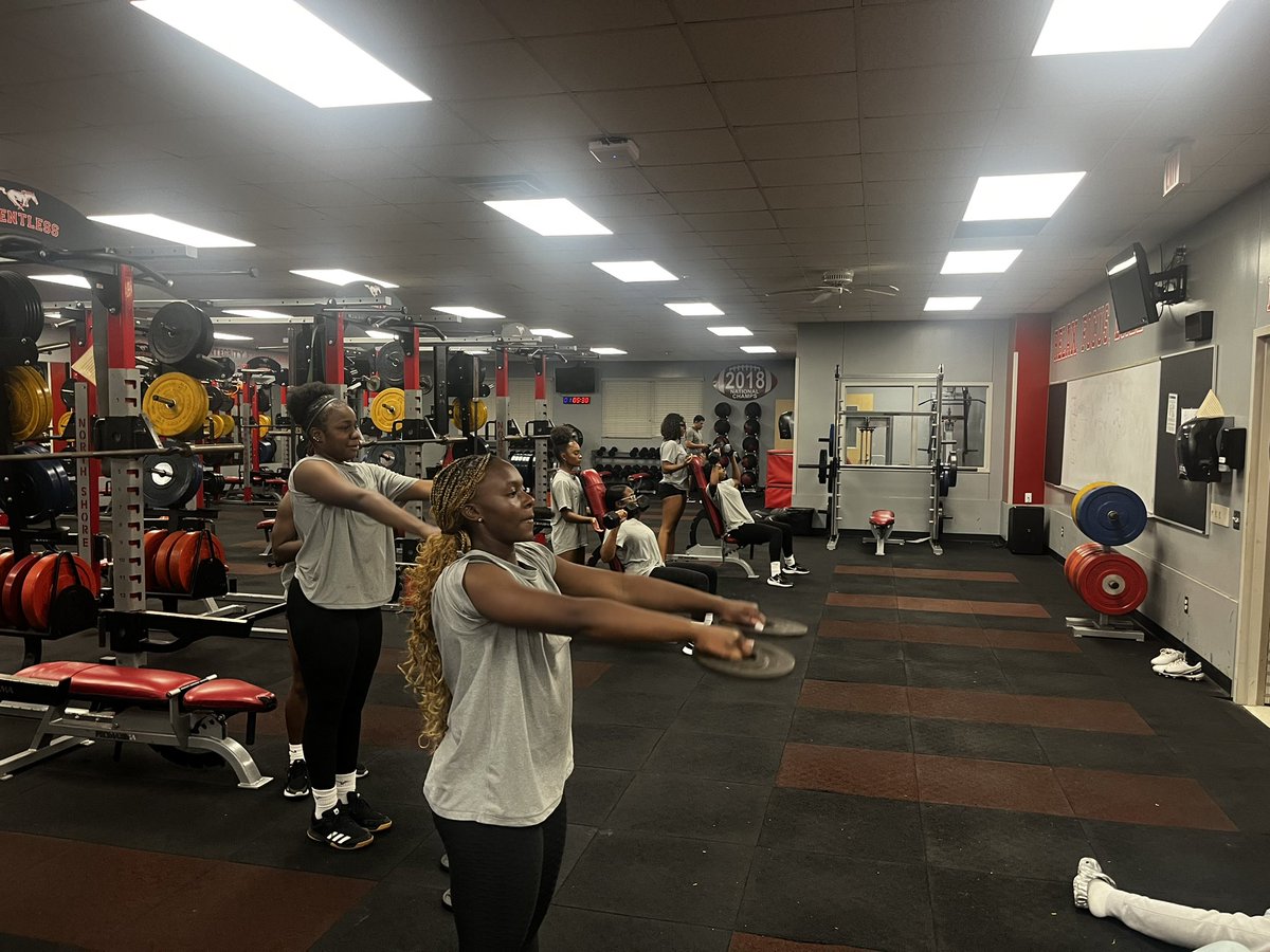 Mustangs in the weight room getting better every day! 🏐💪