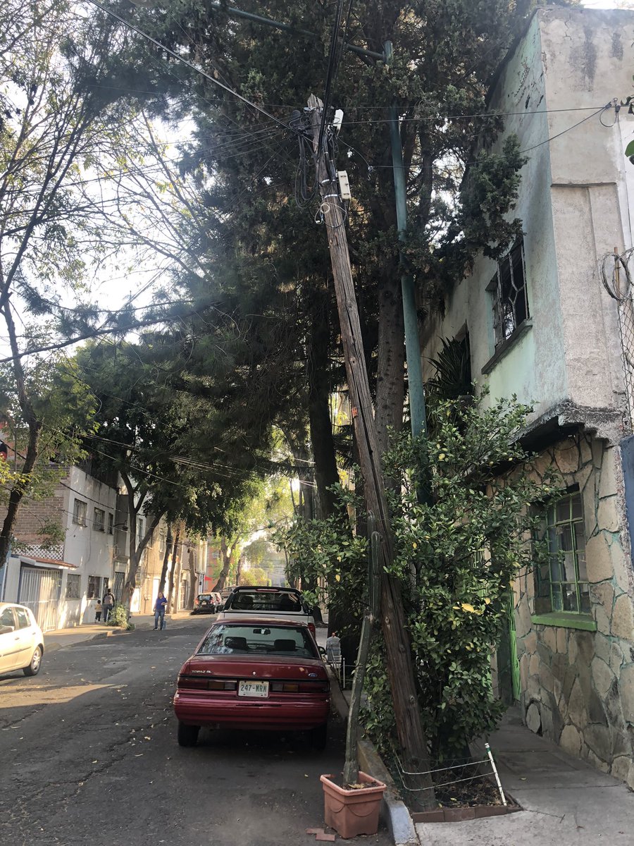 EMSmonster's tweet photo. Este poste se ve cansado y con ganas de caerse. @TELMEXSoluciona @Telmex Que se puede hacer?
Es en Alcaldía Cuauhtémoc, cerca de metro chabacano https://t.co/zgFm98w5pw