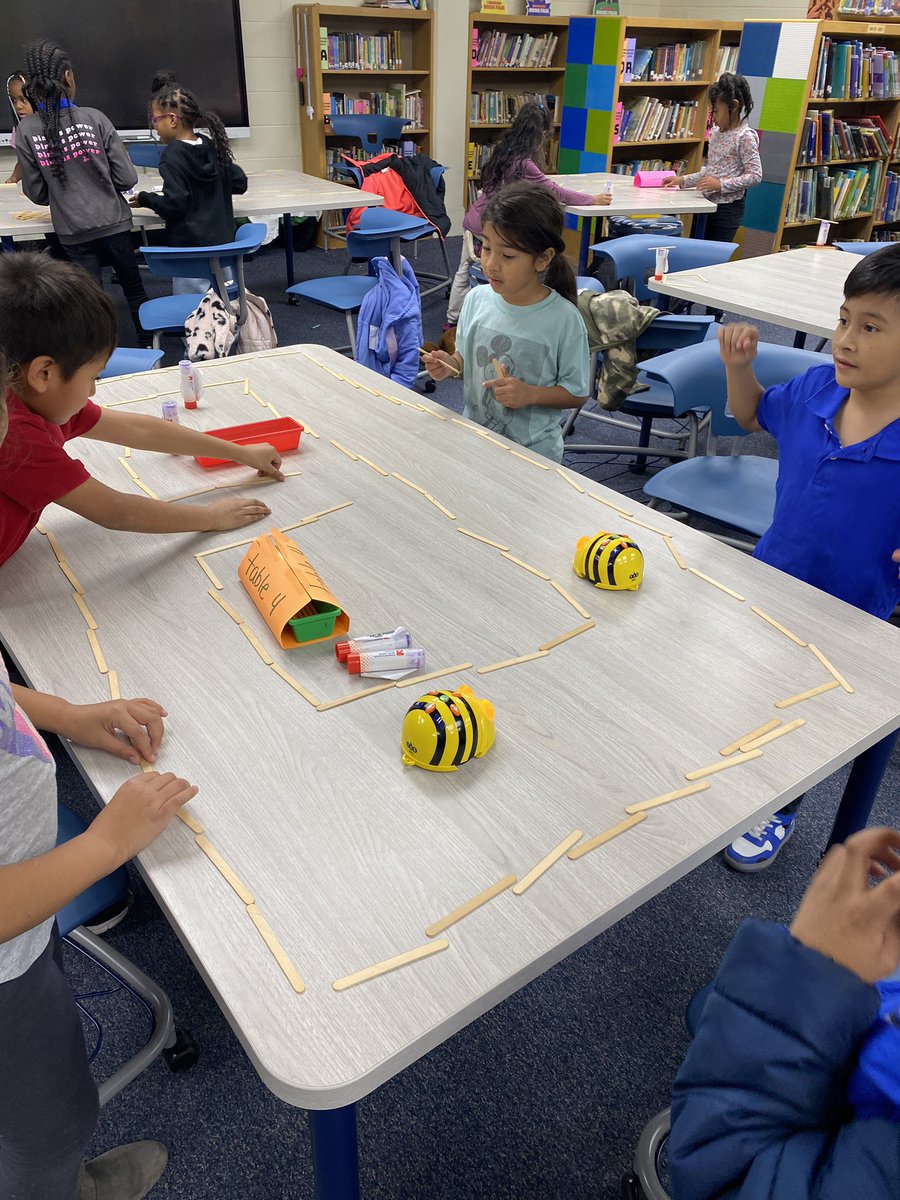DavenportSTEAM's tweet photo. Davenport students having fun catching turkeys with our @EdisonRobots, bee bots @TerrapinBots and code and go mice @LearningHandsOn. #Davenport #pasteam #Flux #csforall https://t.co/ndwAWPcnsG