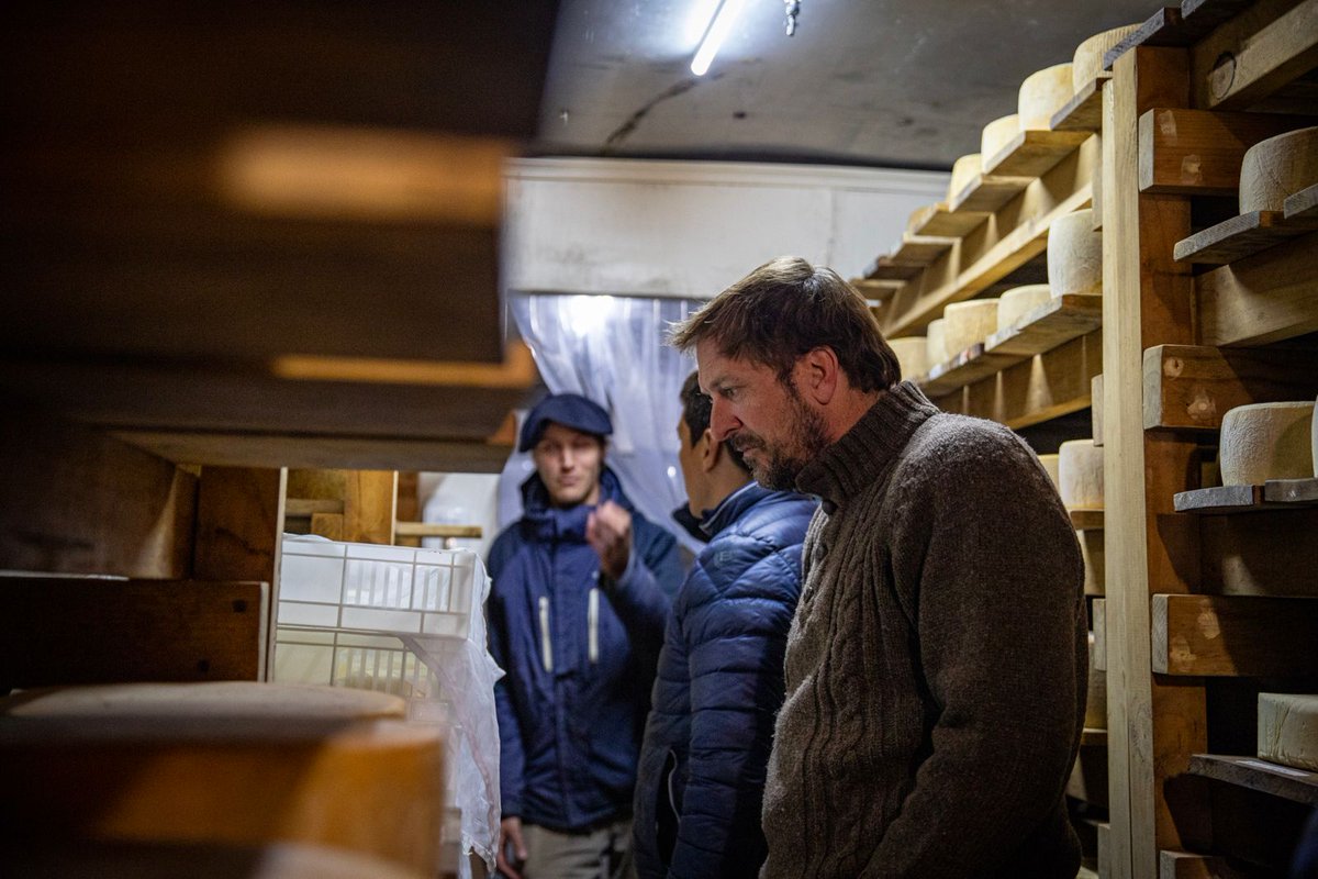 <a href="/DesarrolloFedAR/">Secretaria de Competitividad Federal</a> <a href="/FLR_NQN/">Facundo Lopez Raggi</a> @AgriculturaAR <a href="/BozzanoGervasio/">Gervasio Bozzano</a> <a href="/SergioMassa/">Sergio Massa</a> <a href="/Economia_Ar/">Cuenta</a> El objetivo es cooperar con Neuquén para que el proceso de inversión que se dio con Vaca Muerta tenga actividades complementarias: un tejido productivo que permita el crecimiento de distintos rubros y cadenas productivas que generen trabajo de calidad en toda la región del sur.