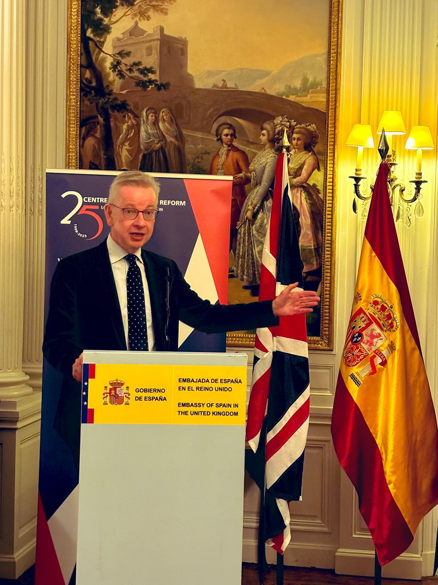 Great to represent @cityoflondon joining my European friends at 25th birthday party of the Centre for European Reform @CER_Grant kindly hosted by H.E. José Pascual Marco for the EU. As guest speaker Michael Gove MP said the CER has Consistently delivered Excellent Research!