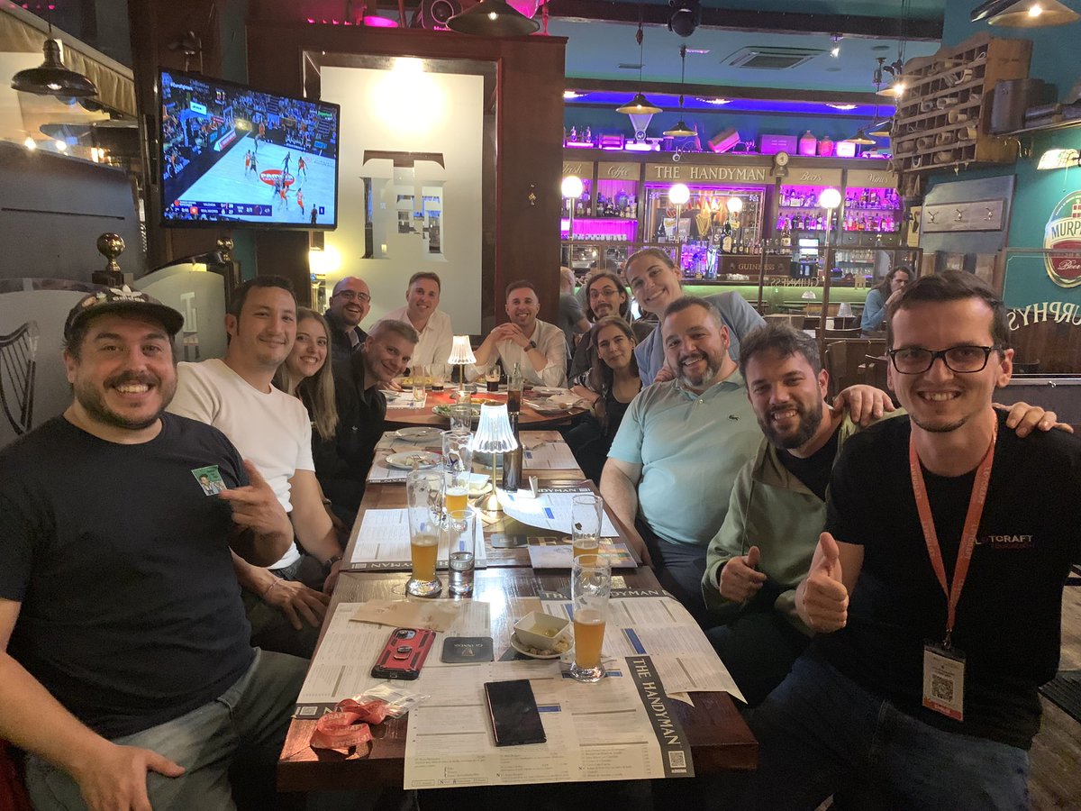 Muchísimos reencuentros, nuevos proyectos y experiencias para el primer día de #SIMOEDU23.

Pero me quedo con el rato post simo con embajadores y compis❤️🤘

<a href="/mestre_musika/">Juanvi Montagud Figueres</a>

Mañana más🔥