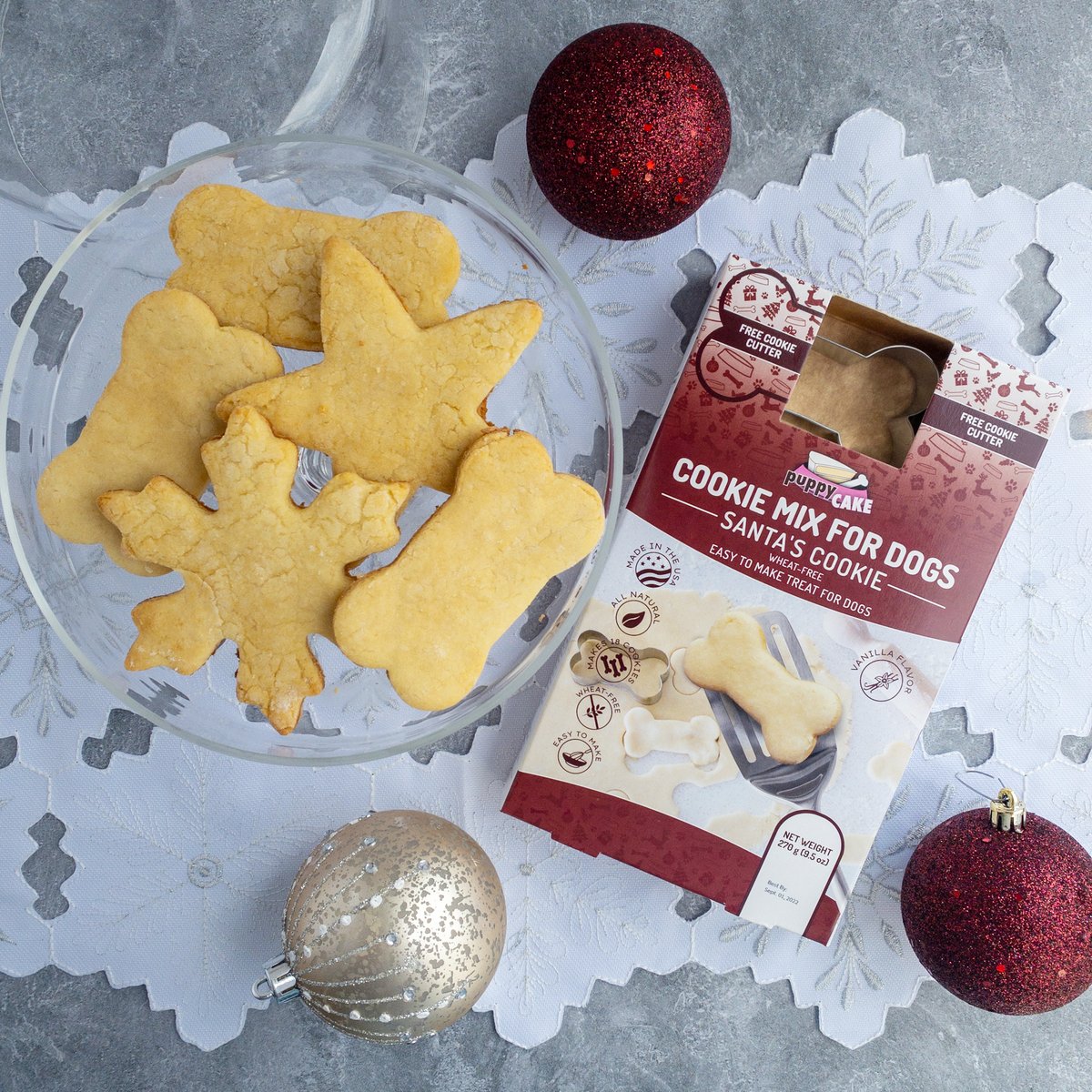 There's no best way to spend your day than  baking some delicious cookies for your pup 🍪🍪🎅🏻🎄

Get our Santa's Cookies Mix on our website! link in our bio

#christmastreats #xmastreats #dogtreats #dogchristmas #dogcookiest #dogrecipe #treatsfordogs