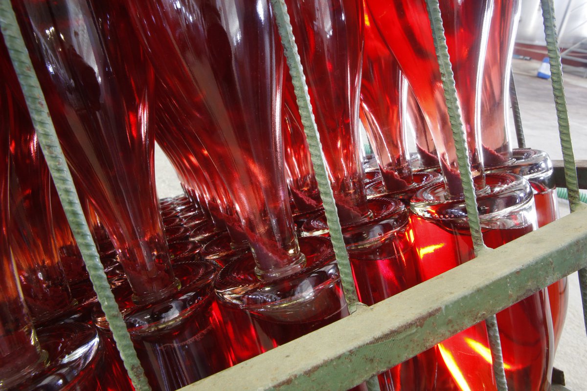 BodegaPuenteRus's tweet photo. Dentro de pocos días vamos a proceder como cada año, al "Degüelle" de nuestros #vinosespumosos (elaborados por el #metodotradicional #champenoise )
Este año, os lo vamos a transmitir en directo de la mano de nuestros enólogos.
https://t.co/ed1egNZfcz https://t.co/Zz2HcQROWb