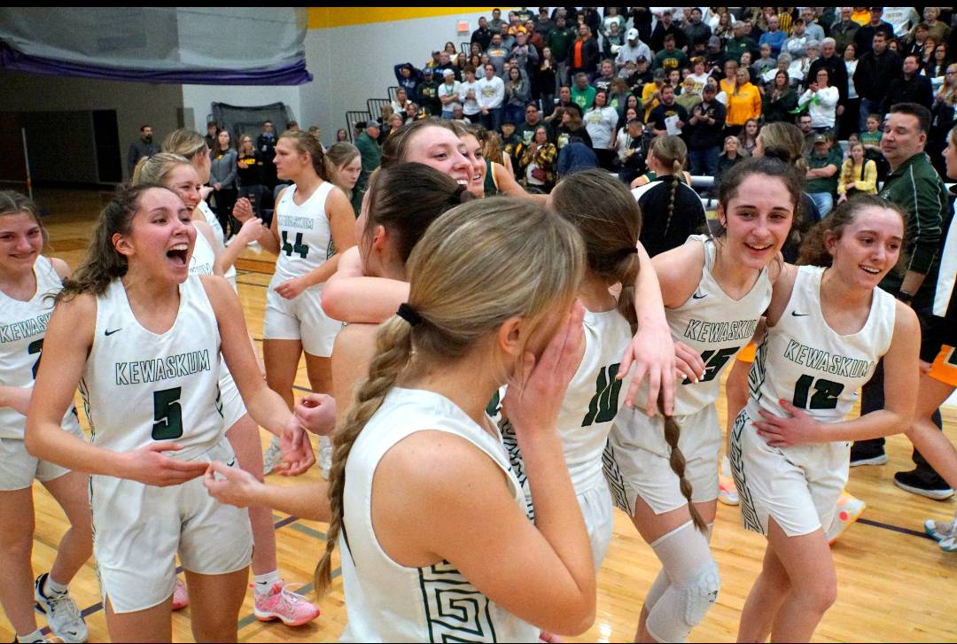 ProductionsW7's tweet photo. That opening day feeling for GBB in the state of WI...the road to State starts now !!! #BENERGY #w7legends #forthegirls π€π€π€π€π€ππππππππ https://t.co/zfBX2xJQfq