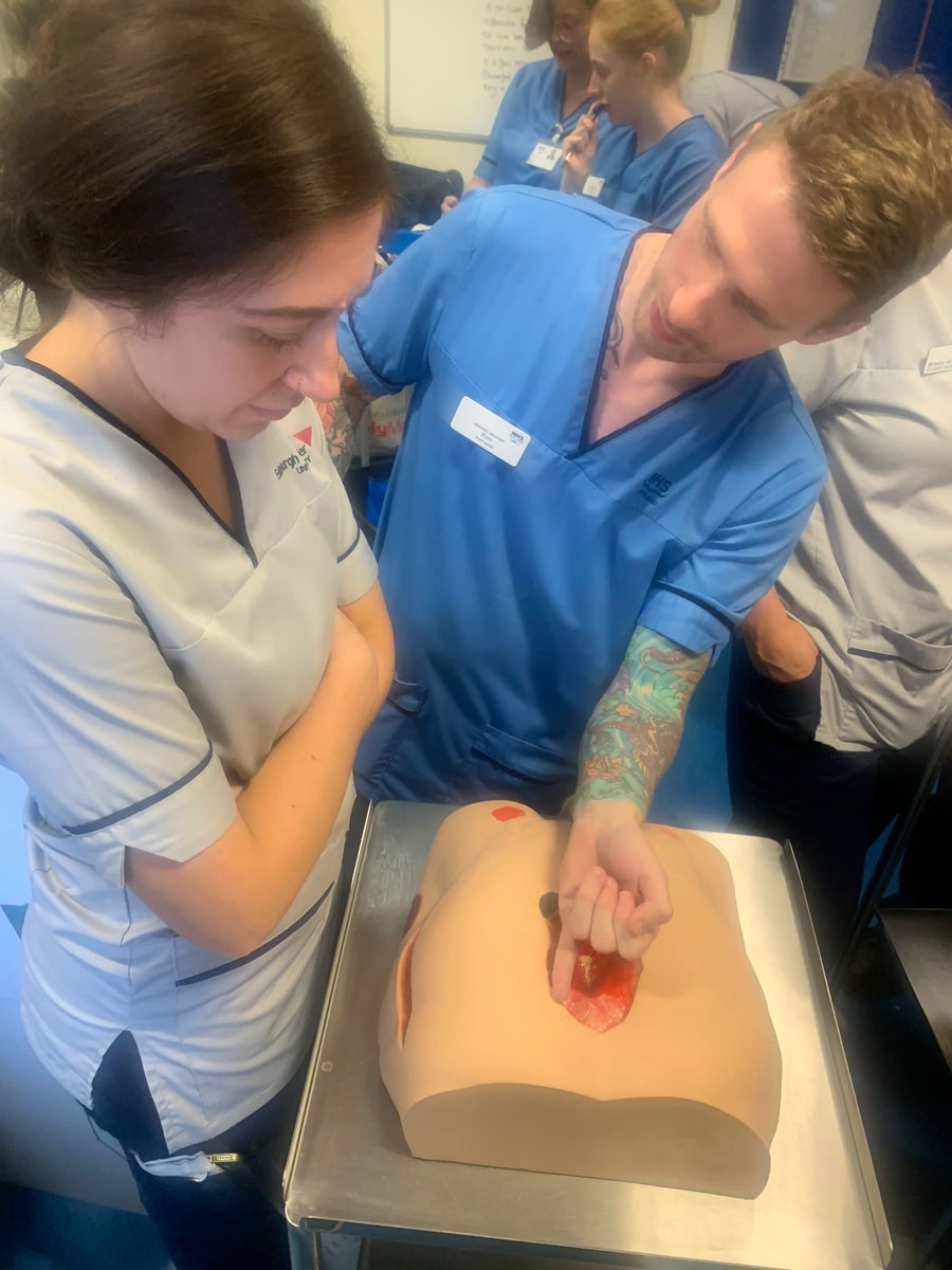 RieWard208's tweet photo. #stopthepressure session today for the staff in 208 and @Rie207. Grading pressure damage to the apples, discussing pressure damage to the ‘patients’ sacrum and a competition of how many pressure points we could point out on our patient Mr.Reynolds! 
@hbyrne1809 @PeterJa86236502 https://t.co/LyGtSW9b6U