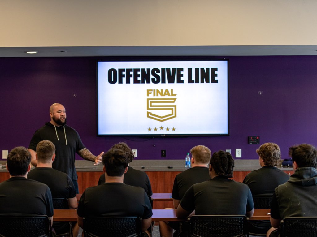 Final 5 OL Academy is coming to Southern California! You do not want to miss out!

🏟️ Mira Costa HS (Manhattan Beach, CA)
🗓️ December 16-17
📝 Register at Final5Linemen.com