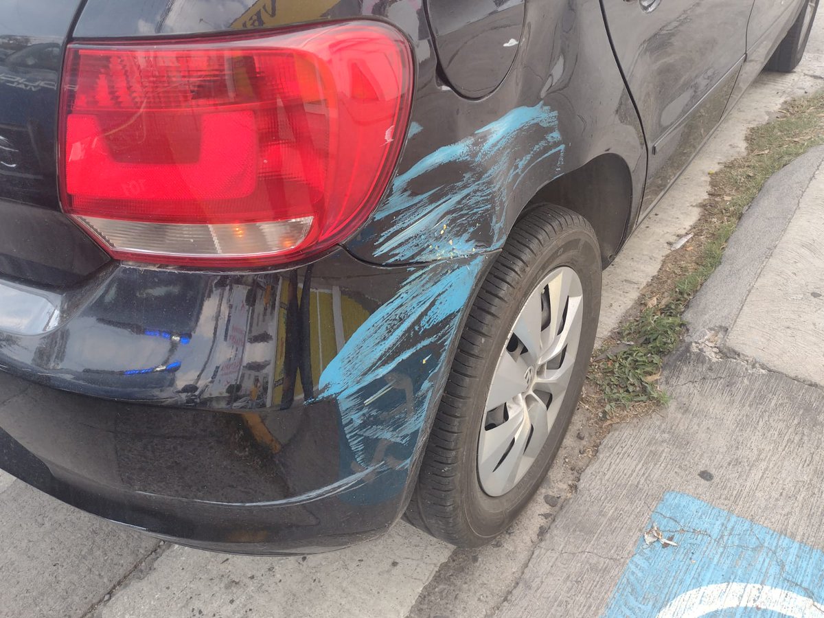 gansito12's tweet photo. Ahora resulta que si te pega un camión de @movilidad_leon, tú le tienes que pagar. Vamos a la chingada.
RT para que más gente sepa y no se les vaya a ocurrir tener un percance con ellos @VivoEnLeon https://t.co/vk8oIcIMp6