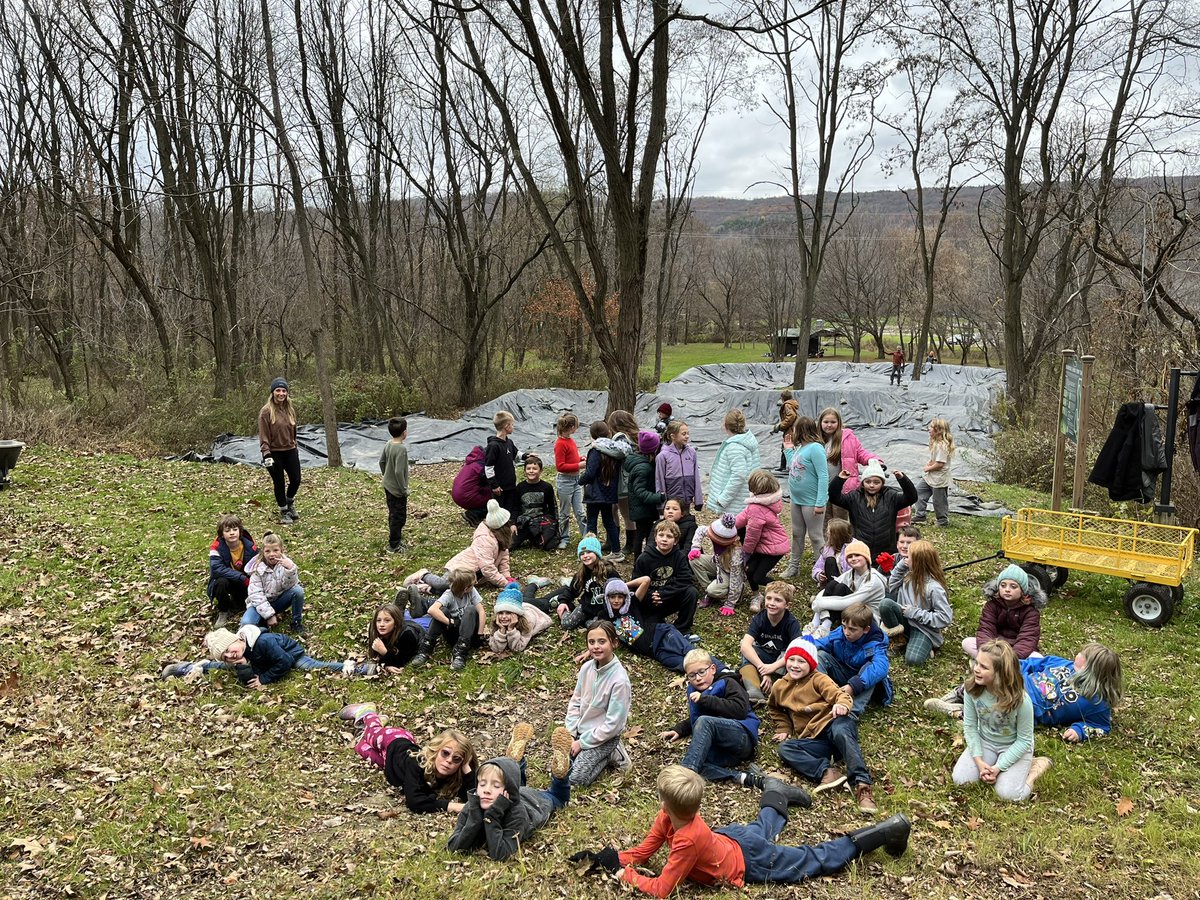 Community service AND teamwork, can’t get much better than these third graders today! #naplescsd