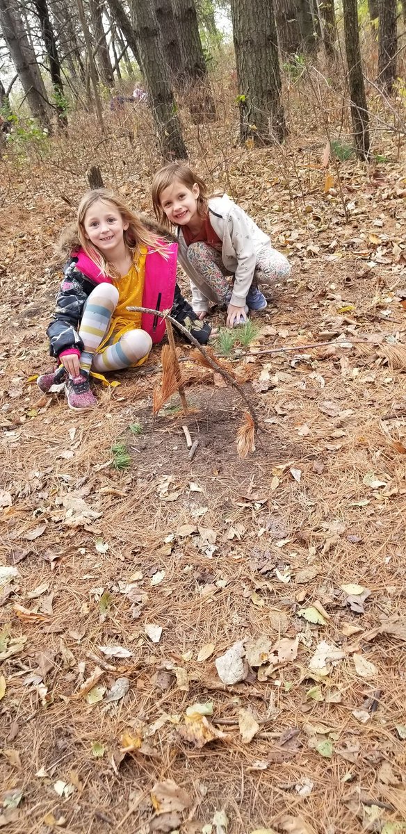 McMahonFirsties's tweet photo. Building Wampanoag Wetus. #mcfirsties #handsonlearning #firstgradeforesters https://t.co/CEKT3z3e77