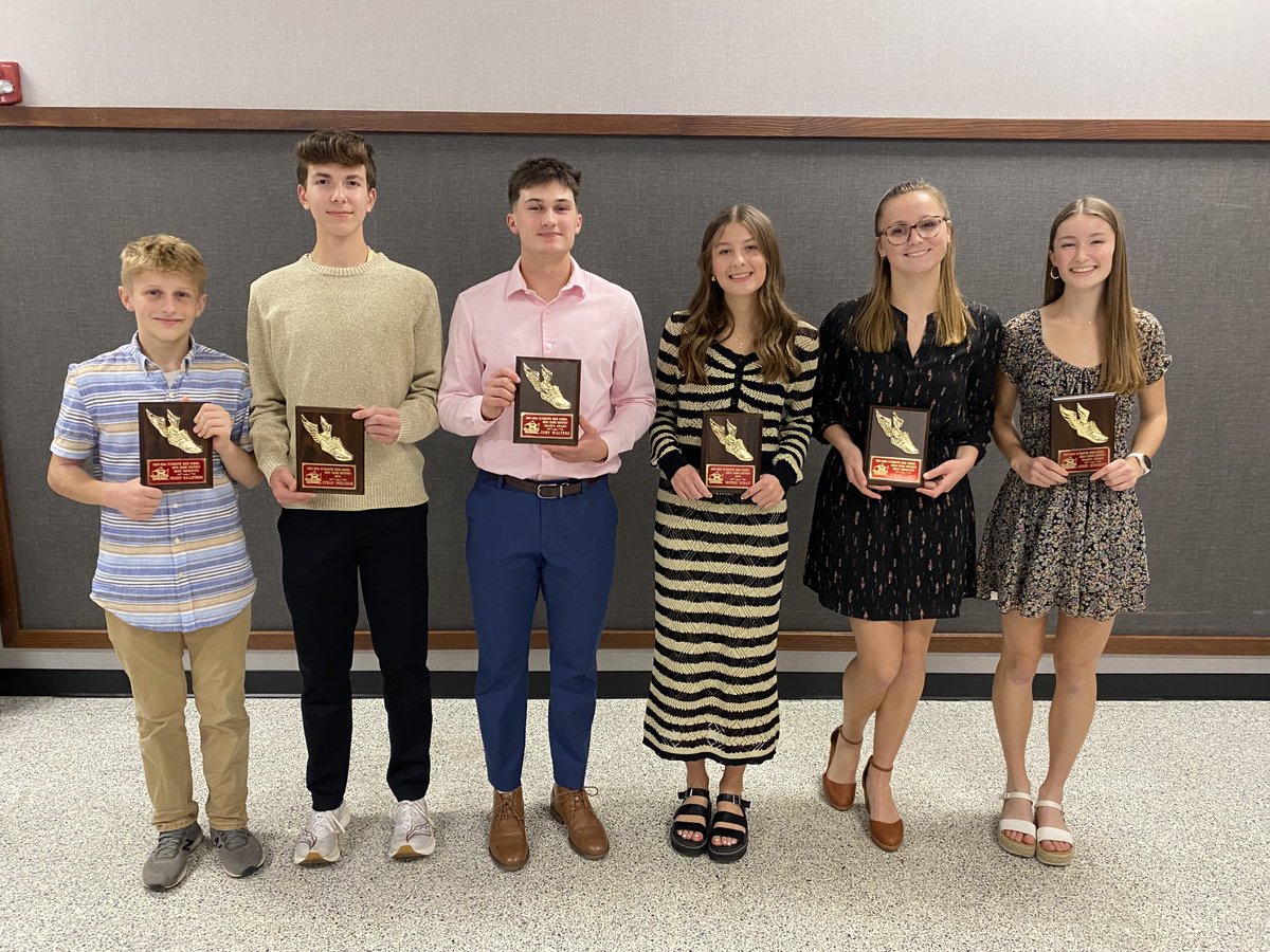 PlymouthHS_XCTF's tweet image. Banquet/Award Night! 

MVP - Sophie and Ethan 
Most improved - Rylee and Freddy 
Coach’s Award - Addie and Coby
Academic All-State - Cassidy, Addie, Rowynn, and Joy.
Captains - Cassidy and Coby

Thanks for another wonderful season!!