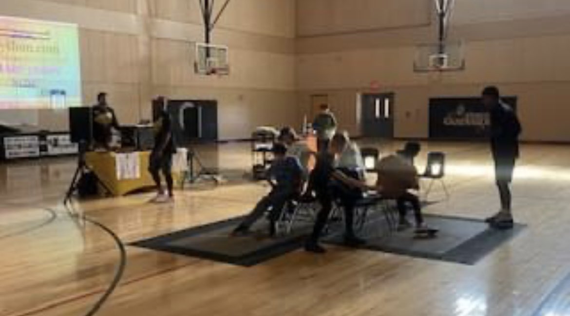 NISDGarcia's tweet photo. Ss had a blast meeting Apex Color Games team today @NISDGarcia! Ss received Info Sheet to log donations online. Today’s goal: share your Pledge Page w/ 20 people! Use the Share Wizard when you login to your page on https://t.co/QukhuKvdVB to spread the word. #ApexColorGamesSA https://t.co/5nLODi56az