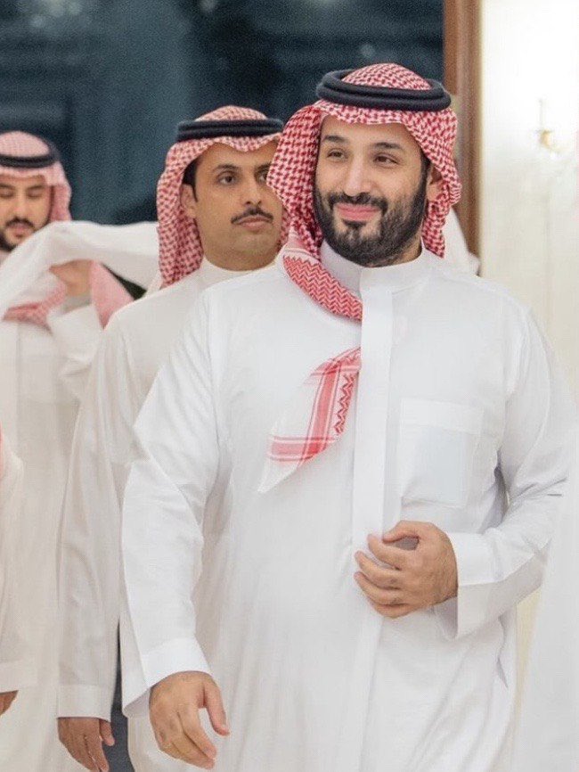 القائد الفذ والمُلهم والإستثنائي ، قائد العالم والمجرة ربي يحفظك ويعزك ويحفظ سعوديتنا ويعزها 💚💚💚.