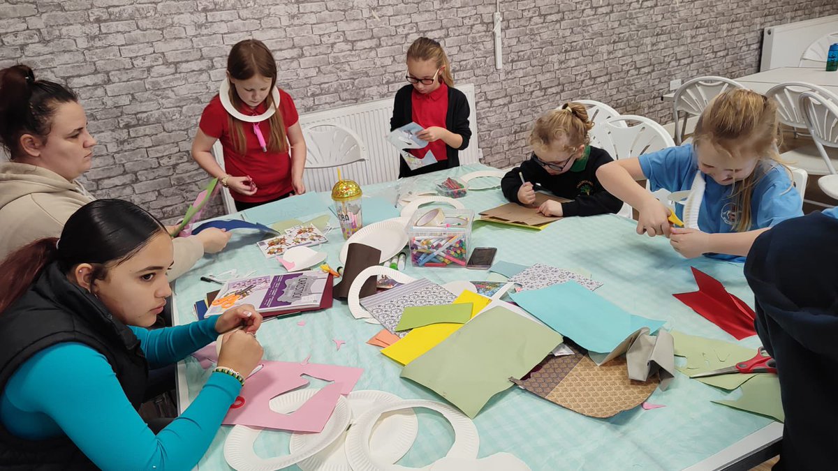 Our families all had a great time at After School Club today with the <a href="/wv10consortium/">WV10 Consortium</a> #communitychefs and <a href="/dbproductions20/">D&B Productions</a> , lots of fun activities and food 😋 If you would like to join us, please pop along to Big Venture after school on a Tuesday 🌟 <a href="/CommunityOffer/">WolvesCommunityOffer</a> <a href="/LowHillWMP/">Low Hill, Bushbury & Fallings Park Police</a>