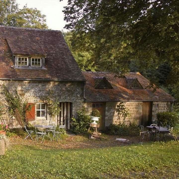 greendreamvibes's tweet photo. Country houses based on England 🏡 https://t.co/LGM7QJ6dz4