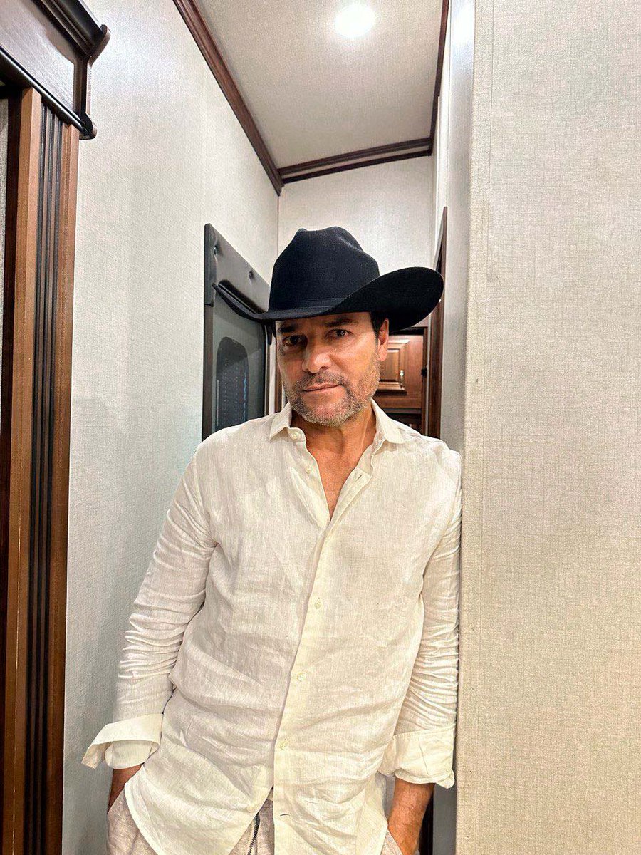 Quiero que todos estemos en el mood de "Necesito un Segundo". Así que envíenme sus fotos con sombrero. 🤠