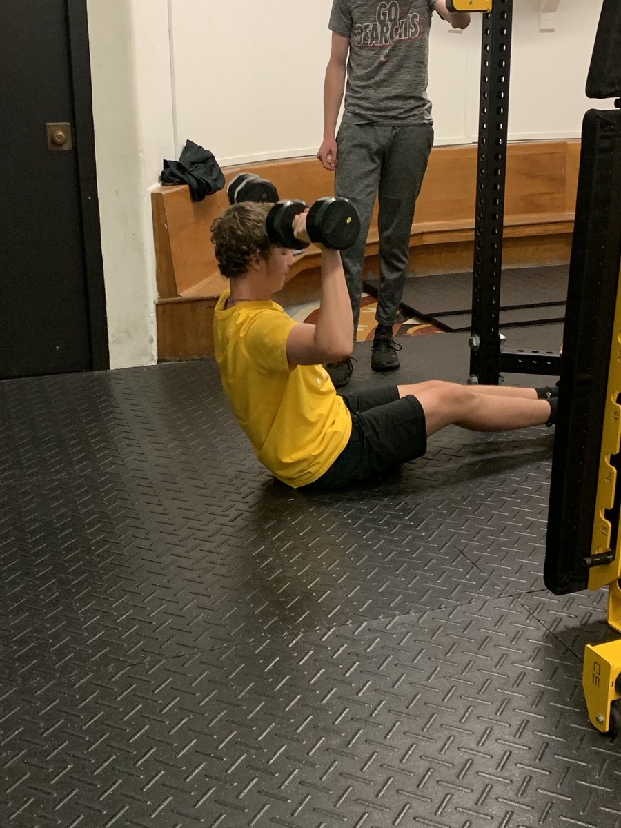 TaylorYJBsbl's tweet image. Small group, but hard workers among the underclassmen #bigfuture #swarm #DMGB