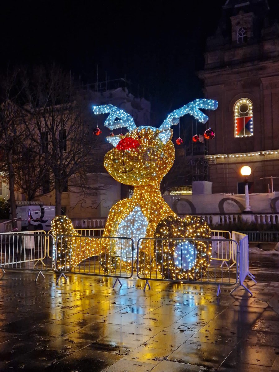 We have a sensational new landmark in Southport! A sparkling 18ft Bear and 13ft Reindeer have been added by <a href="/SouthportBID/">Southport BID</a> to the 60ft Christmas tree and the 300,000 lights along Lord Street! They’ve been installed over the last two days and nights by the superb team at <a href="/illumidex/">Illumidex</a>