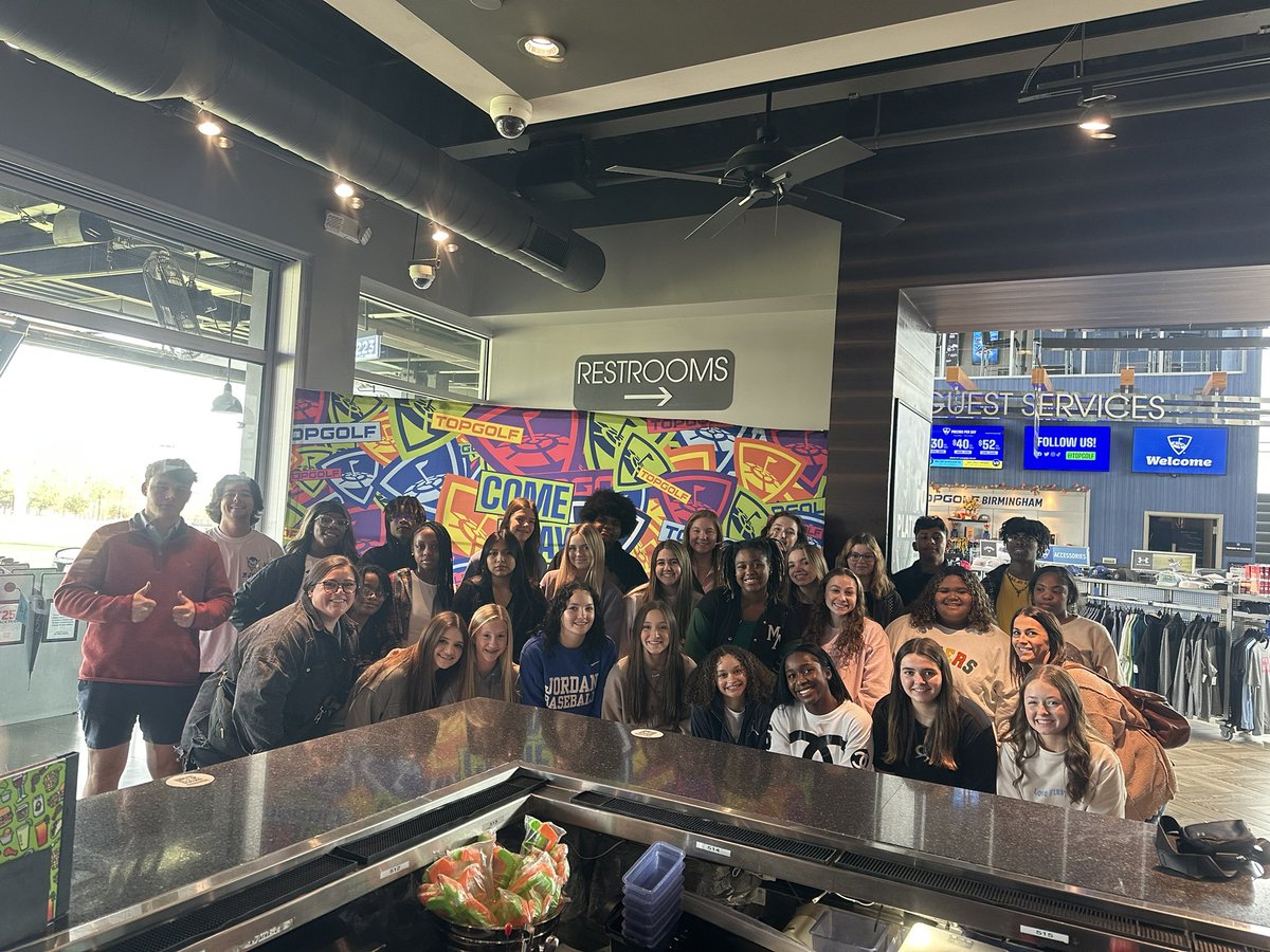 JettGinny's tweet photo. FCCLA had a blast learning about all the wonderful places of hospitality and employment opportunities our city has! It was a great day! @JEFCOCareerTech @MJHSbluedevils https://t.co/mj0PddDzVH
