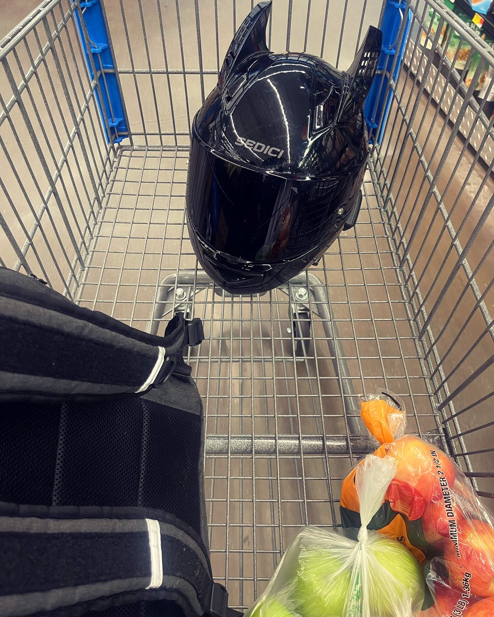 smoofaa's tweet photo. Oh No… We’re out of apples?!?… I’ll be back (in 6 hours cough) 🤣🤣🤣 #gottago #zoomies #bikelife https://t.co/Cf9wv9BnO7