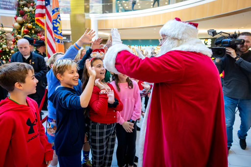 nassaucountypba's tweet photo. President Tommy Shevlin took part in the @ToysForTots_USA Event at Roosevelt Field Mall...It is an honor to work with Major Chuck Kilbride and so many others to help bring joy to children's faces this holiday season! 🎁 https://t.co/og5tLHWvct
