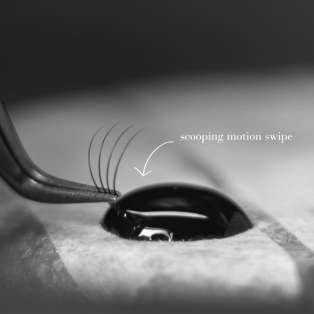 dluxproofficial's tweet photo. Uniform Adhesive Distribution: With the swipe-scoop technique, you ensure an even spread of adhesive, preventing clumps and gaps. This motion also allows for a quicker and more efficient application, ensuring a strong and reliable bond.

#lashglue #blacklashglue #lashgluetips https://t.co/b7kUjb9LQy
