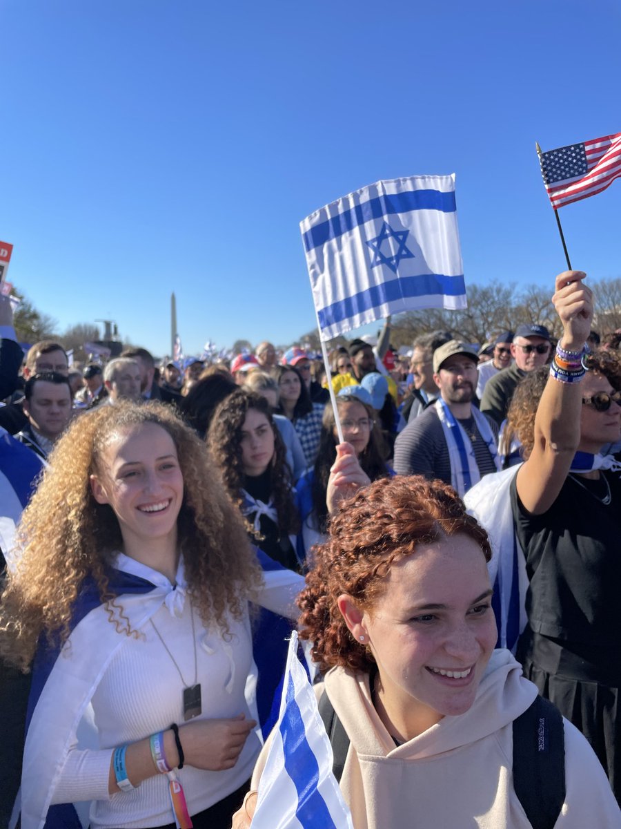 290,000 people. No violence, no mayhem, no defacing of government property, no masking, no anti-Americanism. #BringThemHome