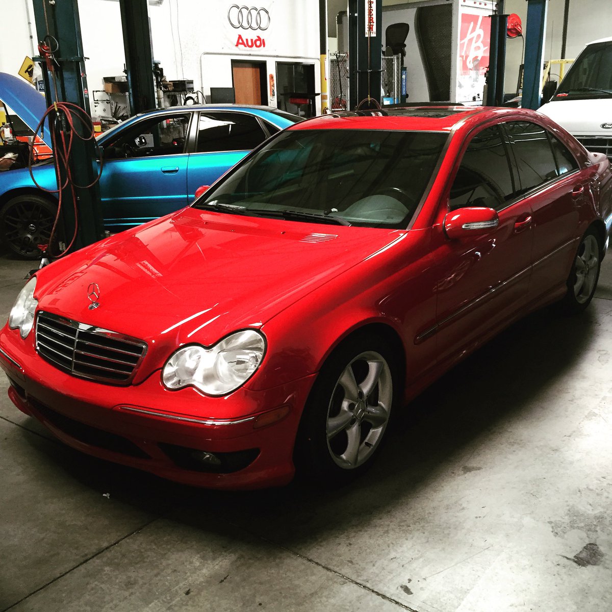 thejaiwolf's tweet photo. i miss it for the fact i flew to Germany to buy the aux cable and flew back to SF to install it to drive it 2,000 miles in a year to bring it back to vegas to sell it to a person who didn’t care for it and blew up the motor. 😔
#Mercedes #MercedesBenz #W203 #C230 #V6 #6speed https://t.co/YPGaG3Yc1S