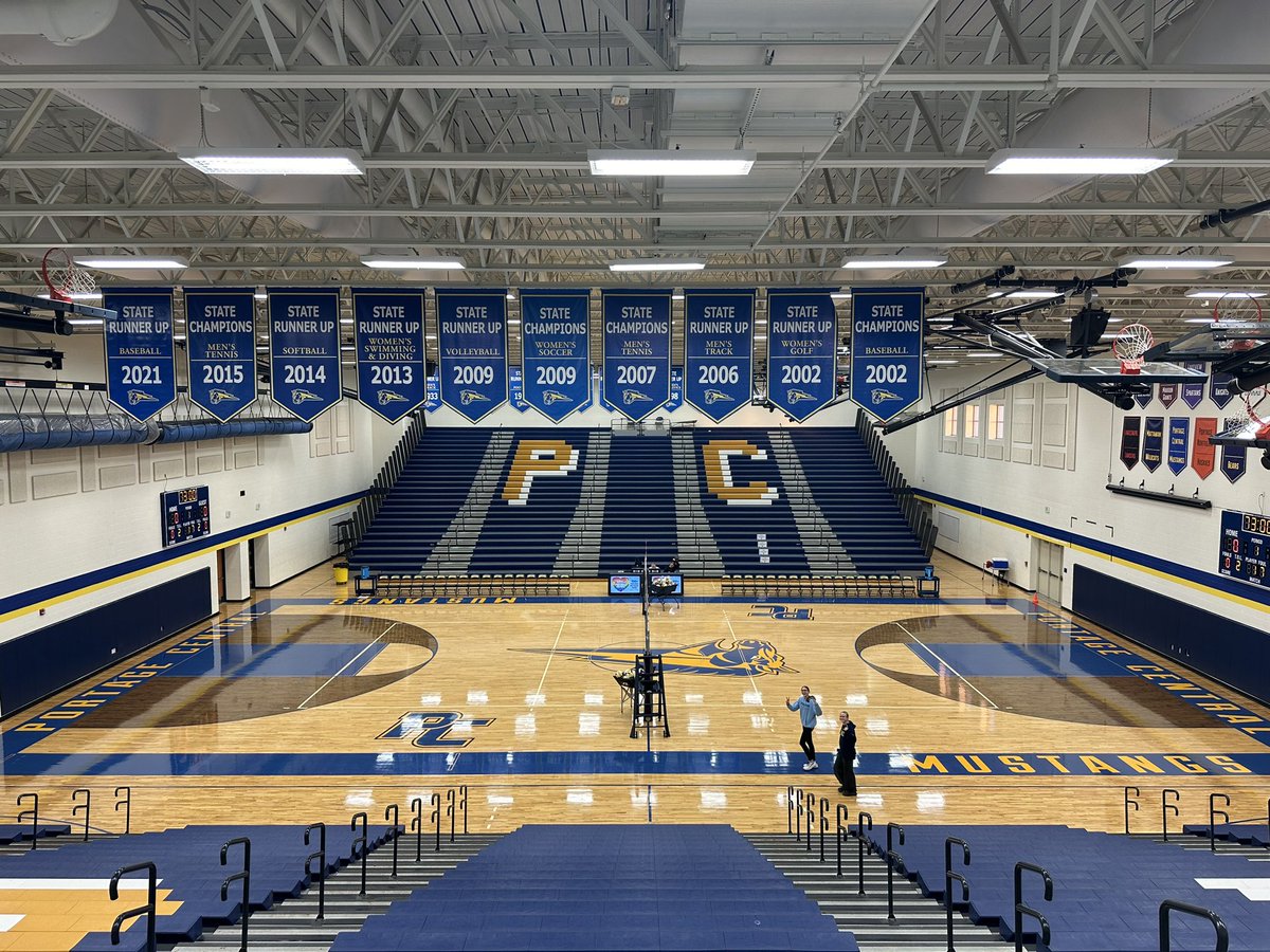 Getting ready to call the D4 volleyball QF   between <a href="/LCSCougars/">Lenawee Christian School</a> and <a href="/OLLLaker_1/">Our Lady of the Lake Athletics</a>  from Portage Central high school thanks <a href="/PCMustangSports/">Portage Central Athletics</a> AND <a href="/CoachJoeWallace/">Joe Wallace</a> for the invite!!