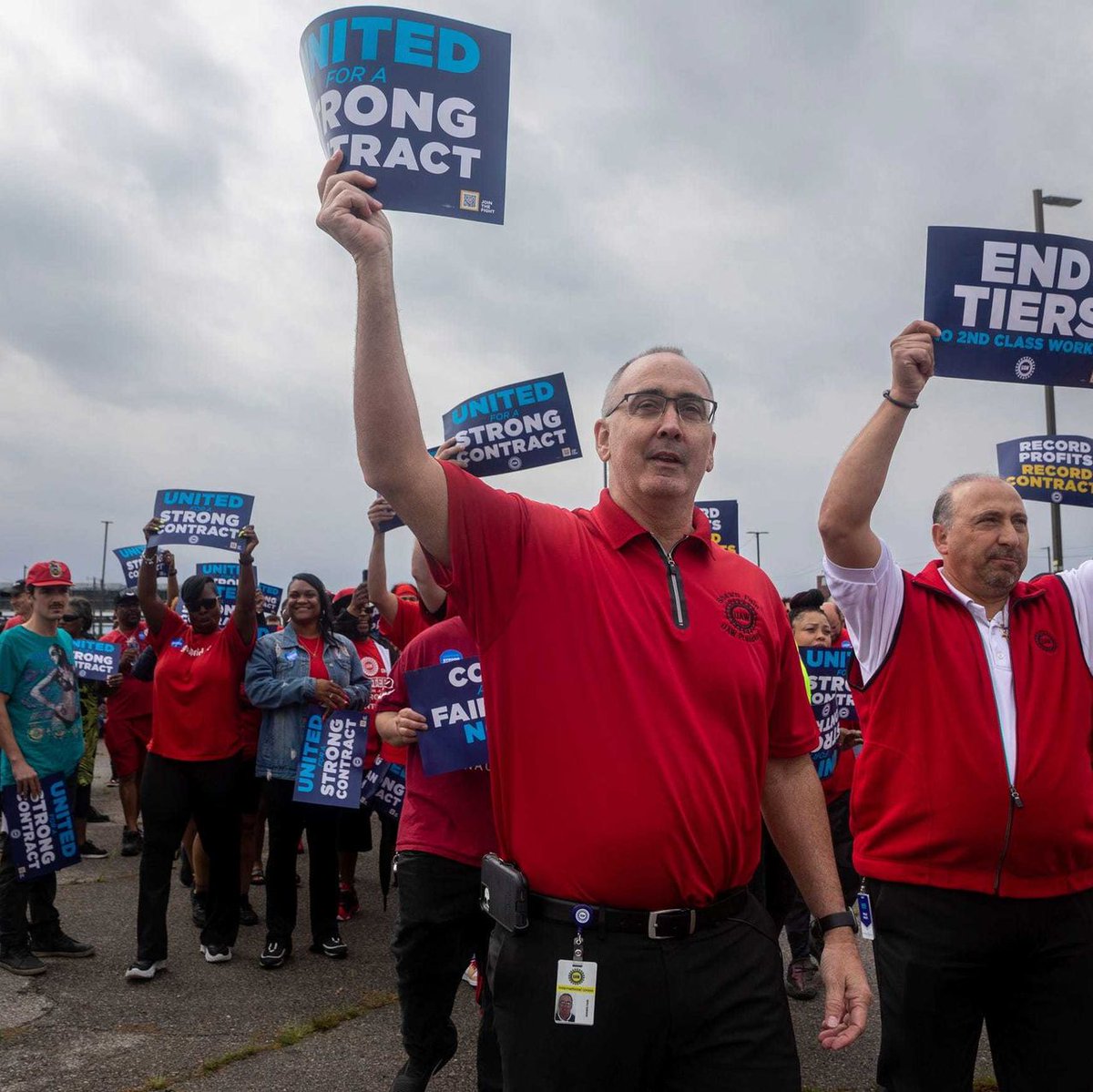 laborradionet's tweet photo. Barry Eidlin unpacks the gains in the @UAW's tentative agreements with the "Big 3" and explores why the agreements may represent a shift toward a "new kind of unionism" on the latest @upsurgepod #podcast at

https://t.co/9xq5PlxZRw

#1u  #UnionStrong #LaborRaidoPod https://t.co/9YBtkaiE7I