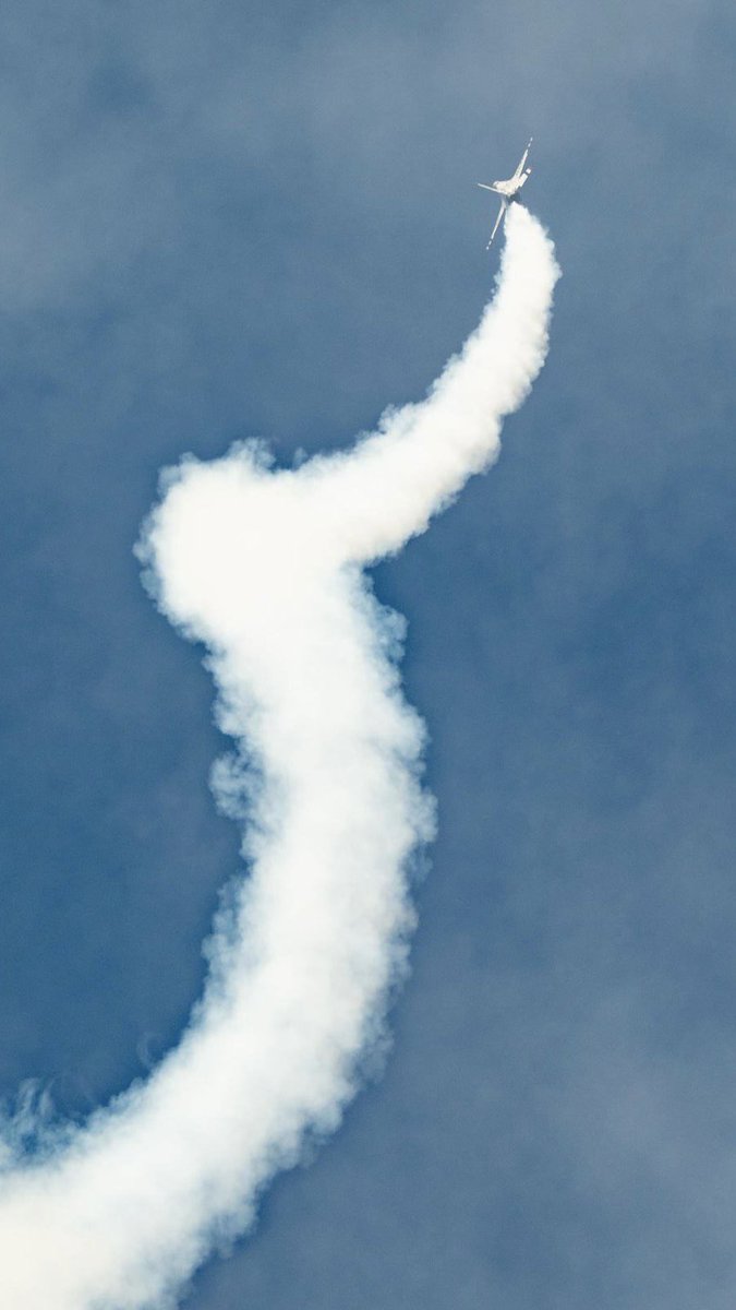 Thunderbirds (@afthunderbirds) on Twitter photo Soaring through this week with style💨
#AmericasTeam
#Thunderbirds Soaring through this week with style💨
#AmericasTeam
#Thunderbirds