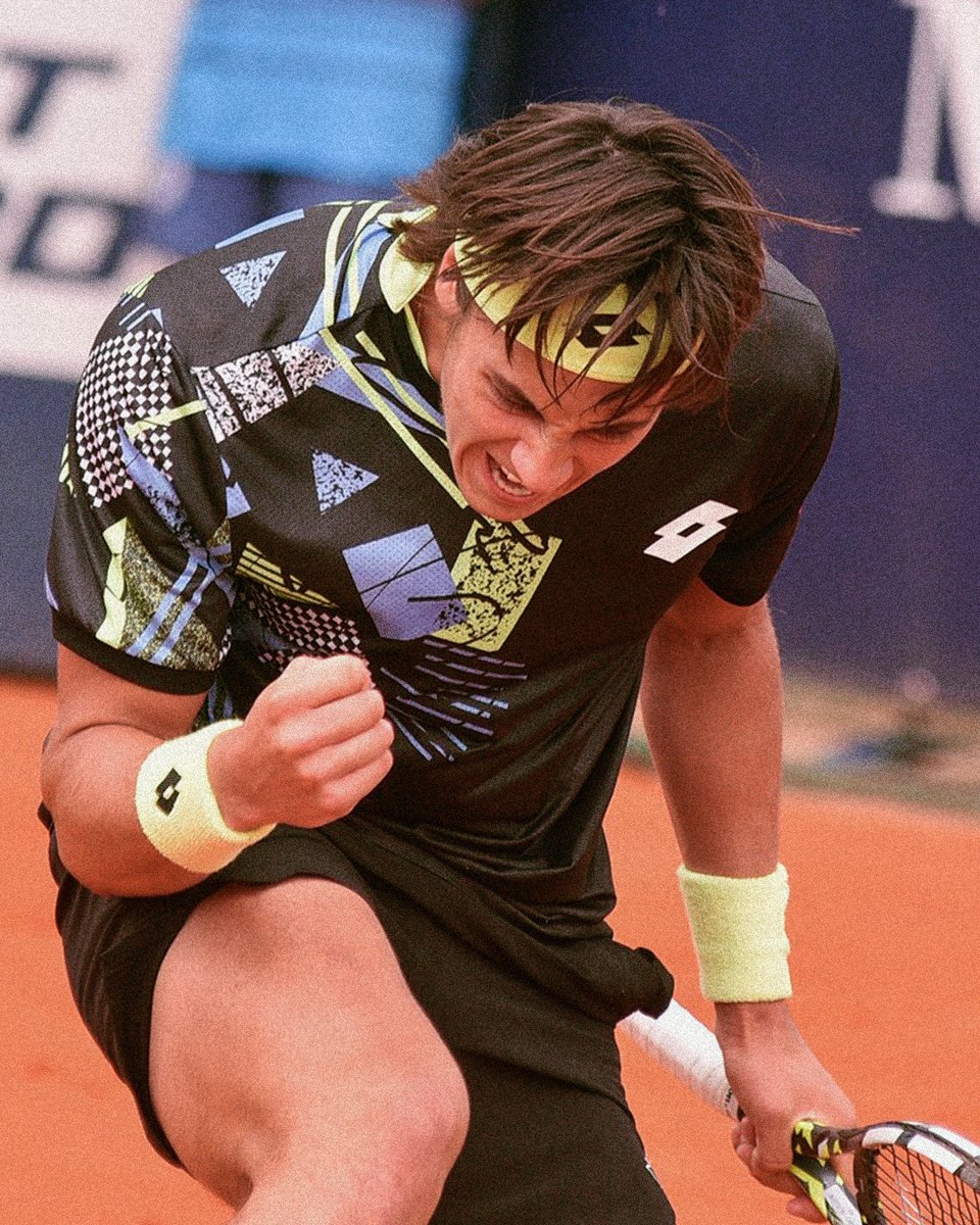 What a battle ⚔️

After three hours and 13 minutes, <a href="/alvaroguillen03/">Álvaro Guillén</a> fights past Darderi in three sets to reach the second round in Montevideo!

#ATPChallenger | <a href="/FETenis/">FET</a>