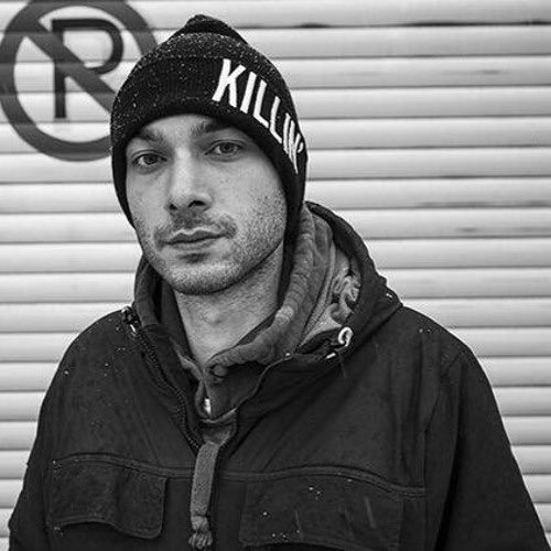 Sansar Salvo adıyla tanınan Türkçe rap sanatçısı Ekincan Arslan, 43 farklı ilaç içerek intihara kalkıştığını açıkladı.