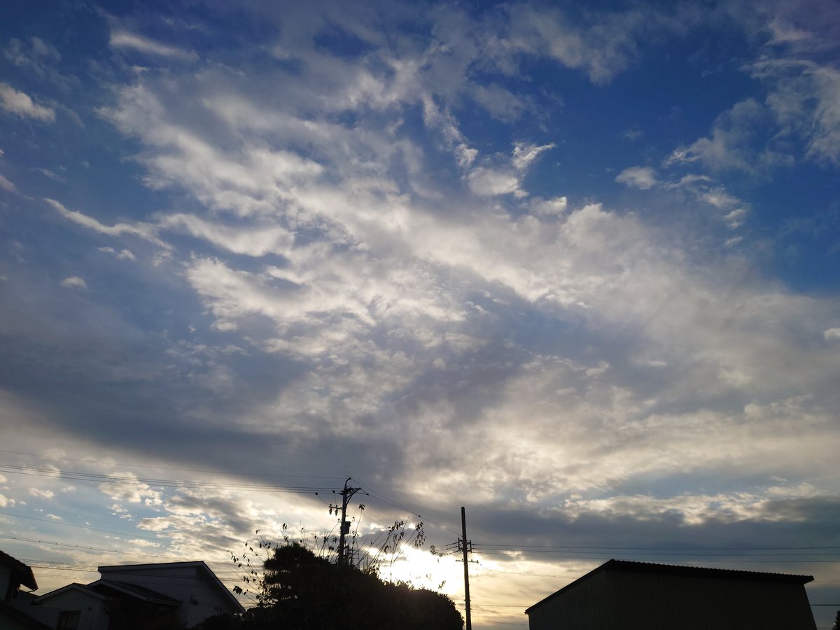 aomone4's tweet photo. おはようございます🙂
今日も頑張れそうな空✨
#イマソラ https://t.co/NPXP2aAgkH