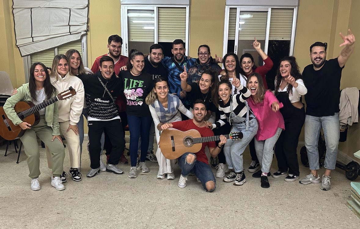 Caritas de cantar el popurrí entero..ehhh‼️

Y mañana…📝😛

#CadizPuro 
#Venenosas