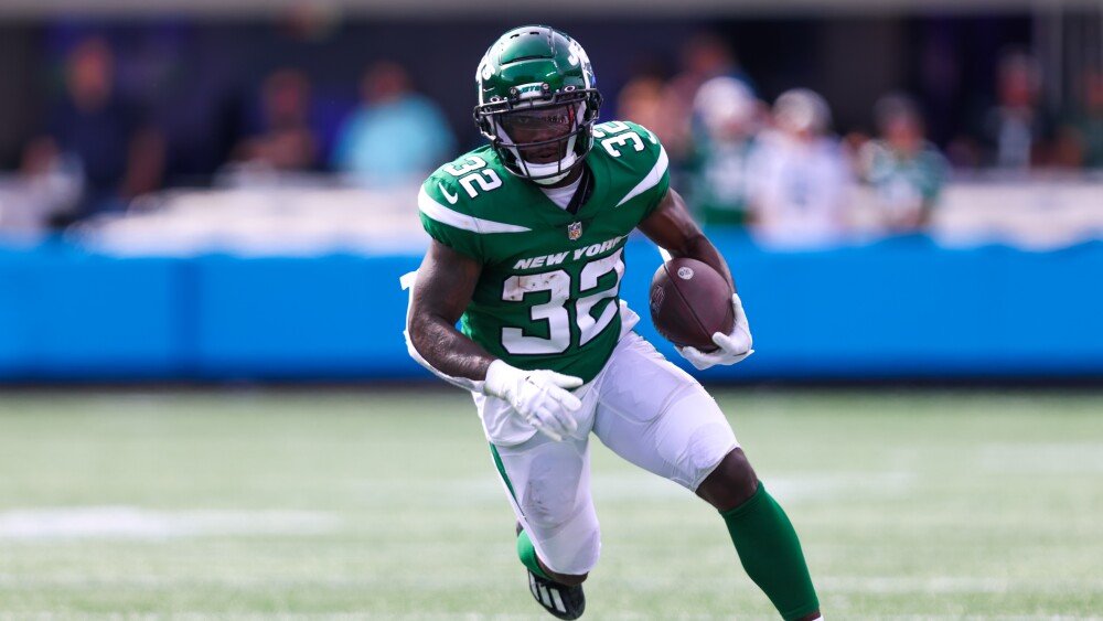 The #Jets have released RB Michael Carter in a surprising move. 

Thoughts on the release? 

#Jets #NY #NYJets #TakeFlight #RB #FreeAgent #Sports #SportsNews #Football #NFL #FootballNews #NewYork #NYC #MichaelCarter