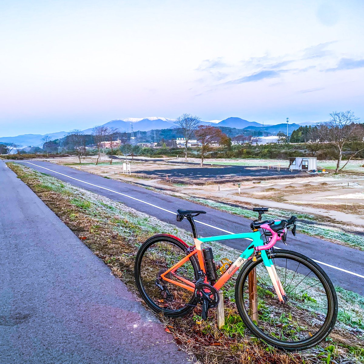 yattsu_EM's tweet photo. 一気に-1℃突入
凍てつく🧊
#東北 #ロードバイク #サイクリング #cycle #cycling #cyclinglife #cyclingphotos #yattsustyle #ican #delhea #japan #自転車 #通勤 #ロードバイクのある風景 #ロードバイク好きな人と繋がりたい #ロードバイクのある生活 #仙南 #極寒 #冬季 #冬 #bicycle https://t.co/O3zPRrYZ5x