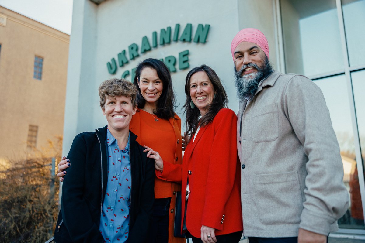 theJagmeetSingh's tweet photo. This is in Alberta. In what Conservatives call a "blue" riding, where Albertans came out to turn the riding orange.π
It was an honour to nominate our candidate @TrishEstabrooks in this packed room.
Pierre, these Albertans have had enough of your coalition with CEOs. https://t.co/jDPXSezHlQ