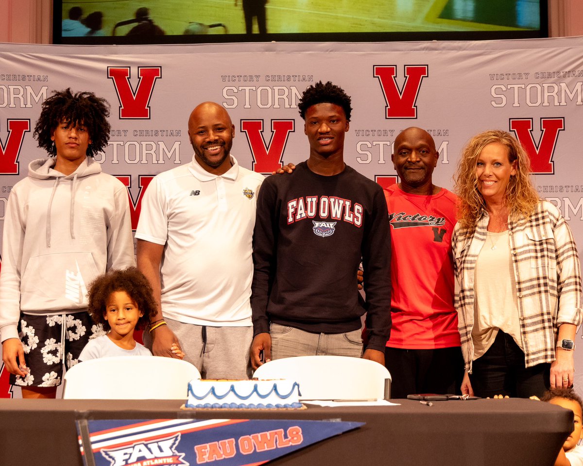 Congrats to @CasonLorenzo1 for signing 🖊️ to @FAUMBB | For Sure they got a quality kid who loves this game and will work his tail off! All Love LJ 📸 @crusaderball23 @1FamilyHoops @CoachDHardin @CoachLeeLoper @polk_way @polkhoops @RoyFuoco