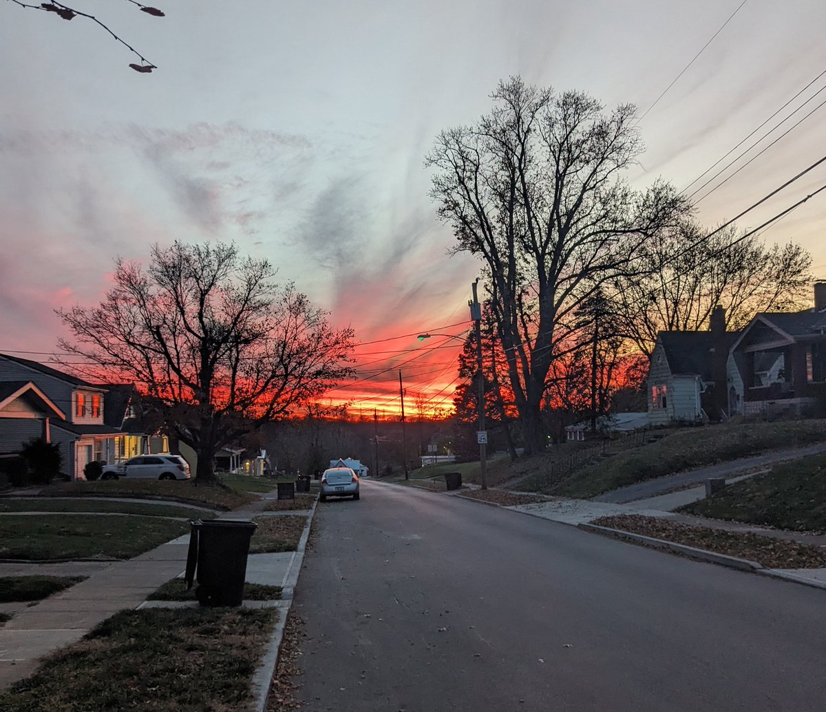 SIMONTHEDUCK3's tweet photo. Holy sunset https://t.co/KuC9dMaCwe