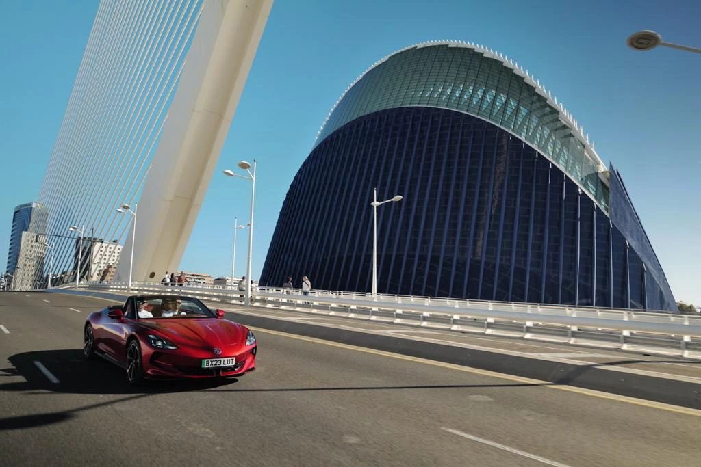AdalidMotor's tweet image. Me flipan estas fotos del @MGMotorEspana #Cyberster en Valencia 😍