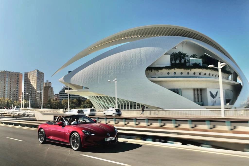 AdalidMotor's tweet image. Me flipan estas fotos del @MGMotorEspana #Cyberster en Valencia 😍