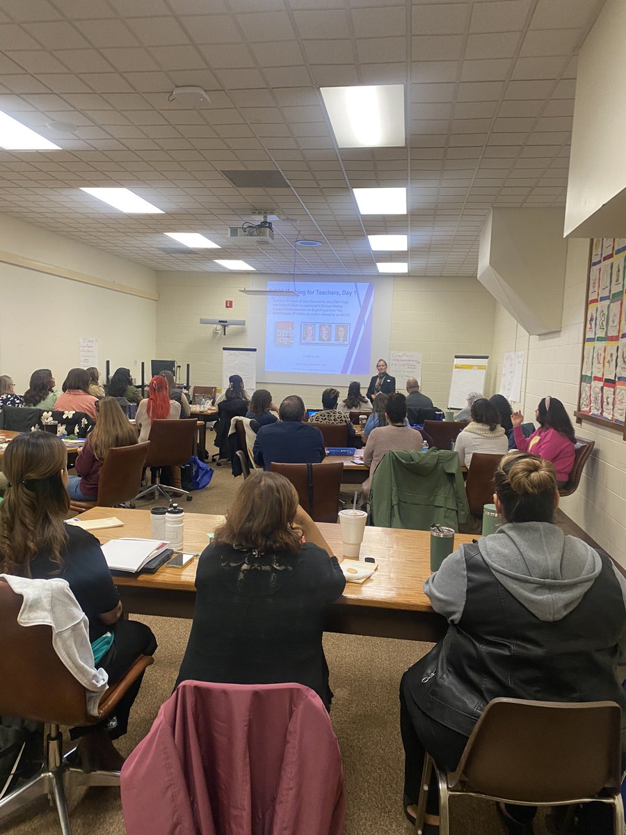 sch_ldp's tweet photo. LDP’s SIOP Model training Cohort XI is going great!  👏👍Today was Day 1 of 3.  We had 30 wonderful teachers attended ready to learn how to better serve the needs of our multilingual learners. @SCHK12 https://t.co/cLAHv4JP82