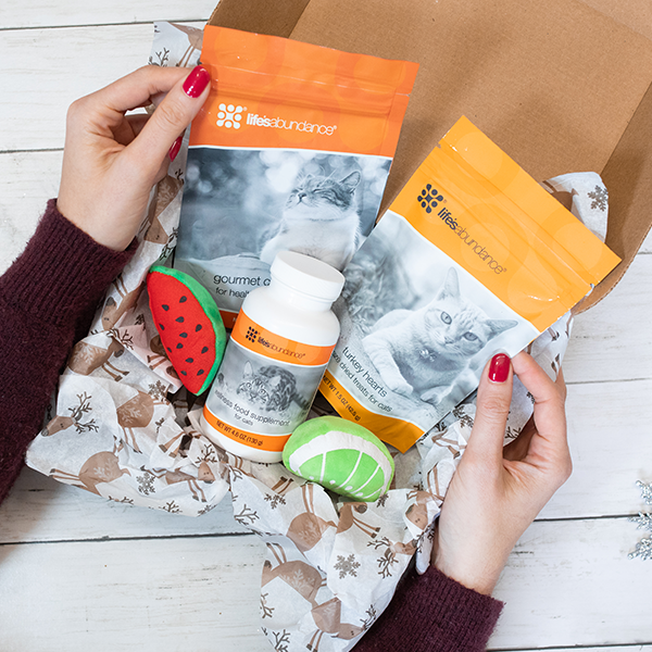 RichAndLisaJ's tweet photo. Life's Abundance Holiday Gift Boxes For Dogs, Cats And Your Friends Are Here! Hurry! Supplies Are Limited!

https://t.co/TjuYaBCNZI

#dogs #cats #doggifts #catgifts #holidaygifts #skincare #skincaregifts #holidaydogs #holidaycats #pets #petgifts #gifts https://t.co/6t7zITx70g