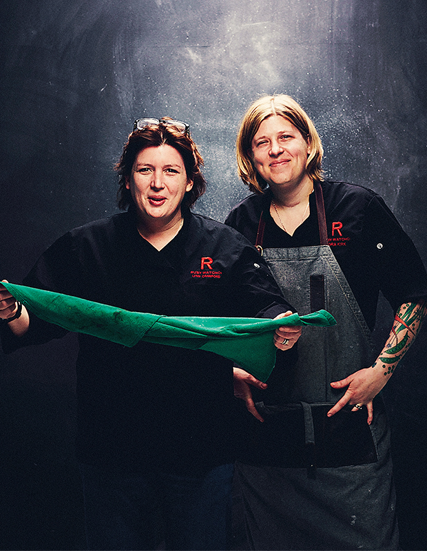#ChefLynnCrawford and <a href="/LORAKIRK2/">CHEFLORA</a>  to join the crew at <a href="/GreenTurtleClub/">Sarah Ann Showell</a>'s #DevourtheBeach Feb 1-5 devourfest.com/devour-the-bea…