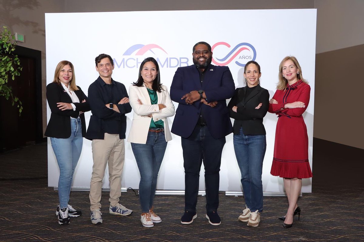AMCHAMDR's tweet photo. “Bridging the Present to Shape Our Future”, fue el tema de nuestro #AMCHAMDRTalks del comité CTI, que contó con la disertación de manera virtual del ministro de la Presidencia, @joelsantose, quien destacó los esfuerzos realizados para adoptar la IA y aplicarla a través de la ENIA https://t.co/qHzBlGwhdx