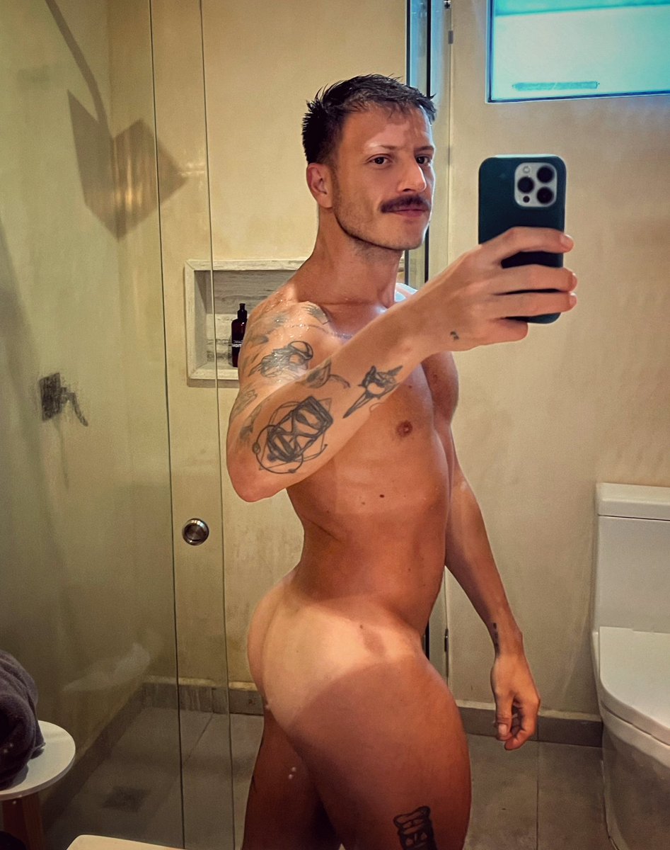 Bronceado <a href="/amoralmx/">AMORAL</a> y bigote 🥸